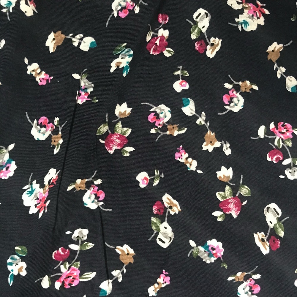 Cute floral dress ; mini 🌹🌼 - Picture 3 of 7